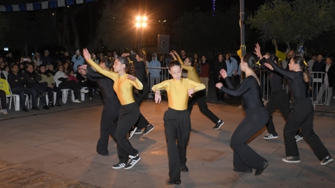הדלקת חנוכית עם משפחת אלוני (4).jpeg