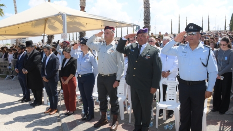טקס יום הזכרון בבית העלמין (10).jpeg