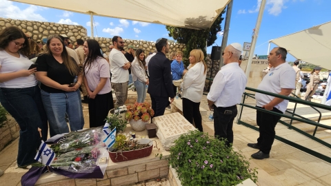 טקס יום הזכרון בבית העלמין (24).jpeg