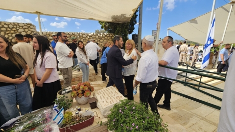 טקס יום הזכרון בבית העלמין (25).jpeg