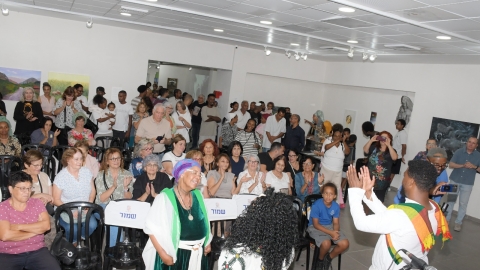 תערוכות-מסע בין תרבויות ומעיל של הרבה צבעים (14).jpeg